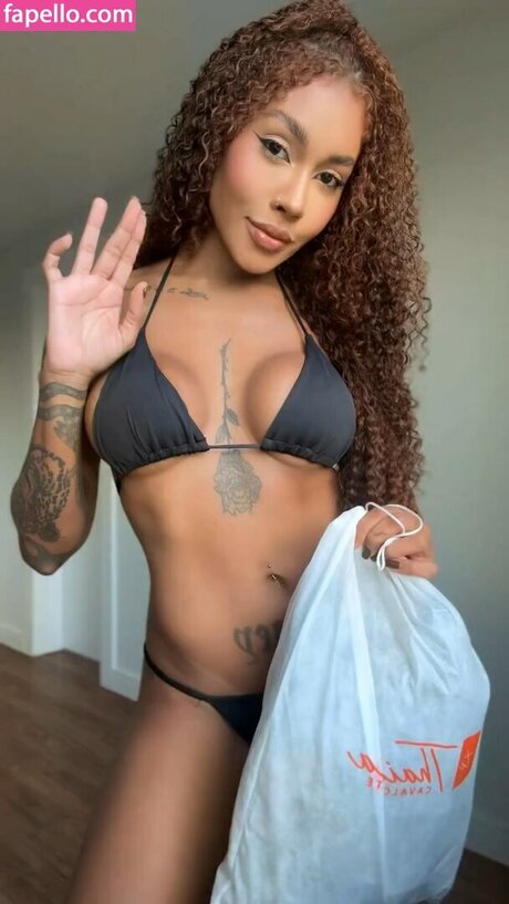 Giovanna Jacobina アダルトモデル 写真