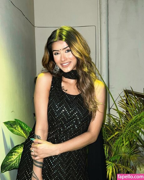 Shambhavi Singh 美しい女優 画像