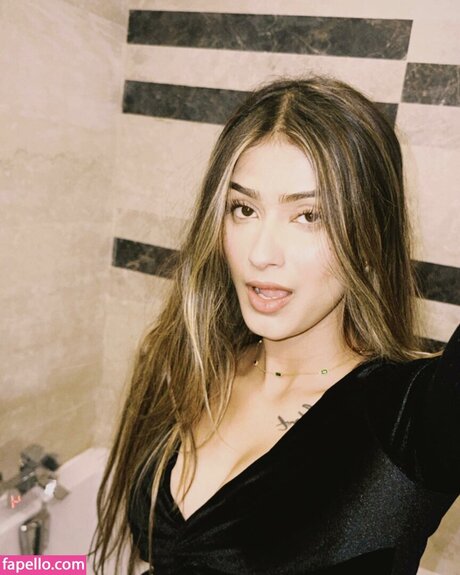 Shambhavi Singh ポルノスター 独占 ギャラリー