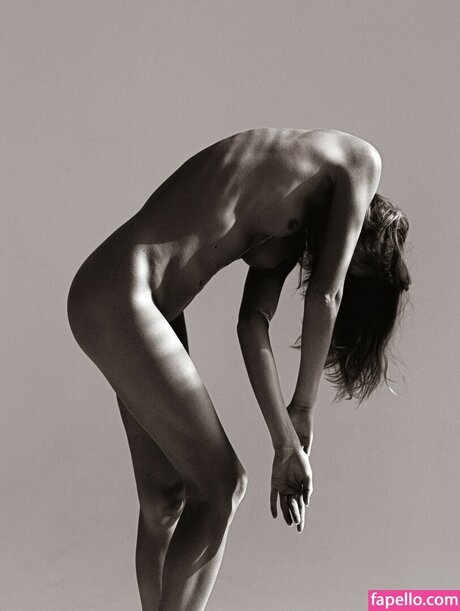 Tatiana Kozina 裸のスター 写真