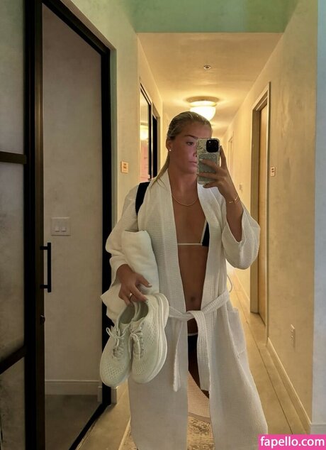 Kaylee Sticker 裸モデル 写真