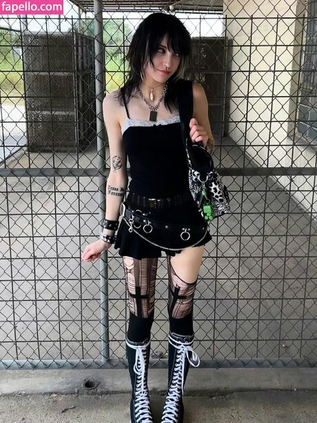 Vynomous アダルトモデル 写真