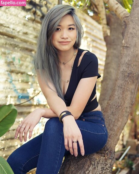 Julia Chow ポルノ女優 写真