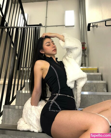 ミニドレス OnlyFans セクシー裸 写真