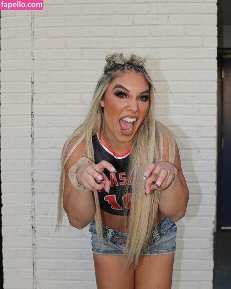 Thea Hail xxxスター ギャラリー