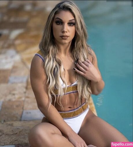 Thea Hail XXXモデル 写真