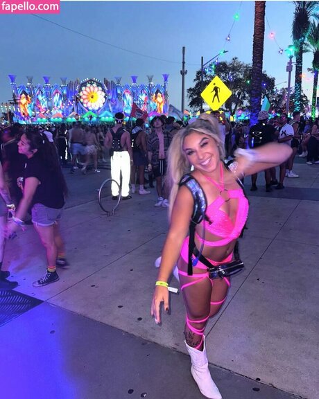 Thea Hail 最高のスター ギャラリー