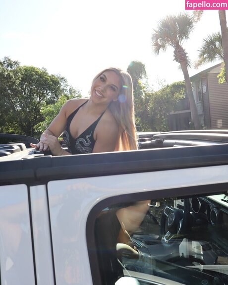 Thea Hail トップポルノスター アーカイブ