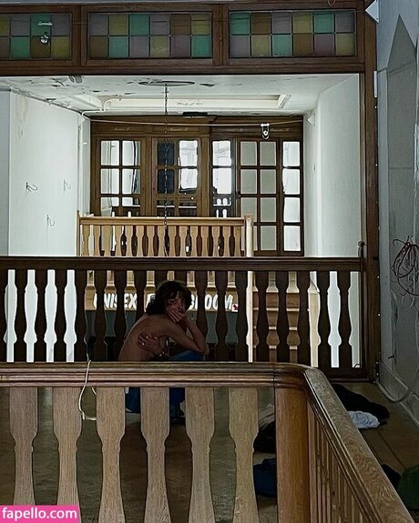 曲線美の女の子オンリーファンズ セクシーヌード 写真