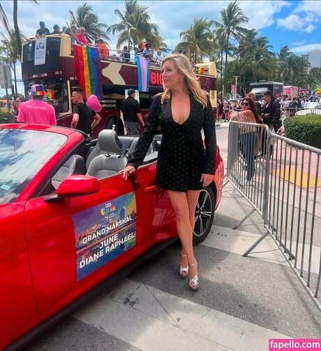 June Diane Raphael ポルノスター 写真