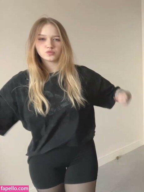 BBWシーメールオンリーファンズ ホットヌード 写真