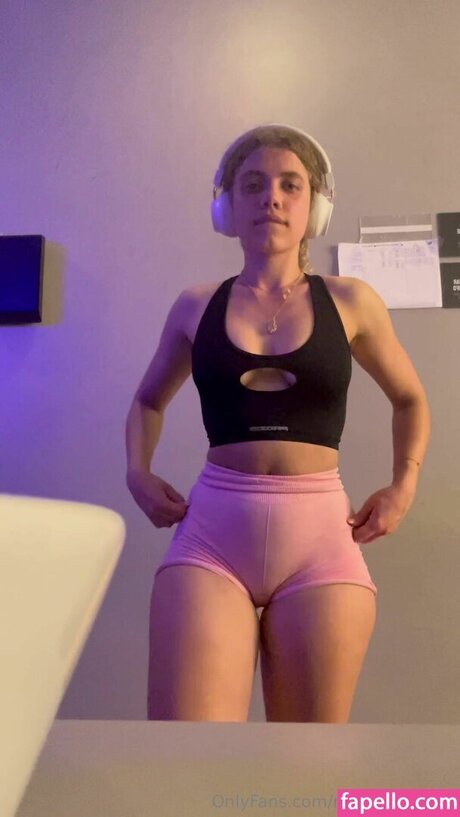 Mila Refacho ポルノスター ヌード 画像