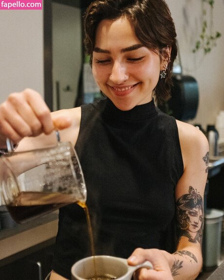 お金 オンリーファンズ ホットセクシー 写真