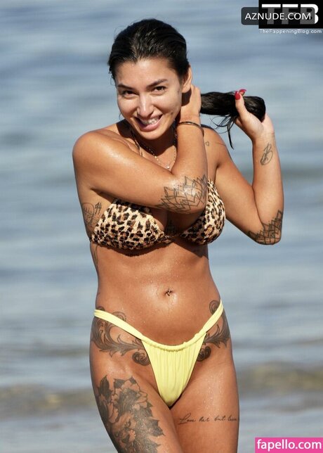 ピアス乳首オンリーファンズ アダルト ギャラリー