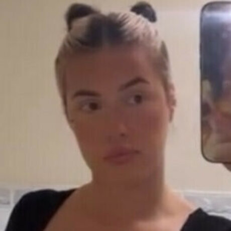 alanahreid2025 ポルノモデル 写真