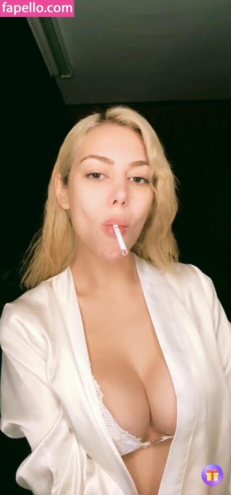 Seydanur Tunc 裸の女優 写真