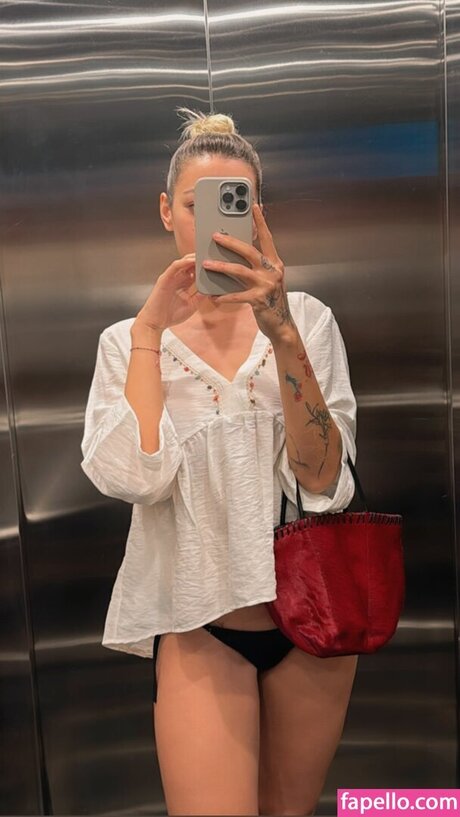 Seydanur Tunc XXXモデル ギャラリー