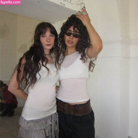 肉厚マンコオンリーファンズ ポルノ 写真