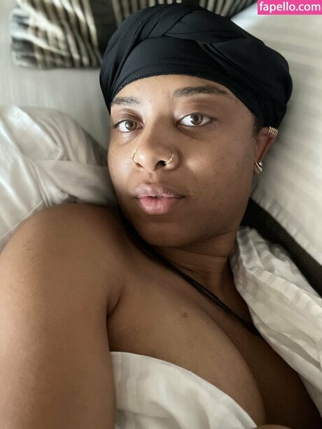 DiiLiite ポルノスター 裸 写真