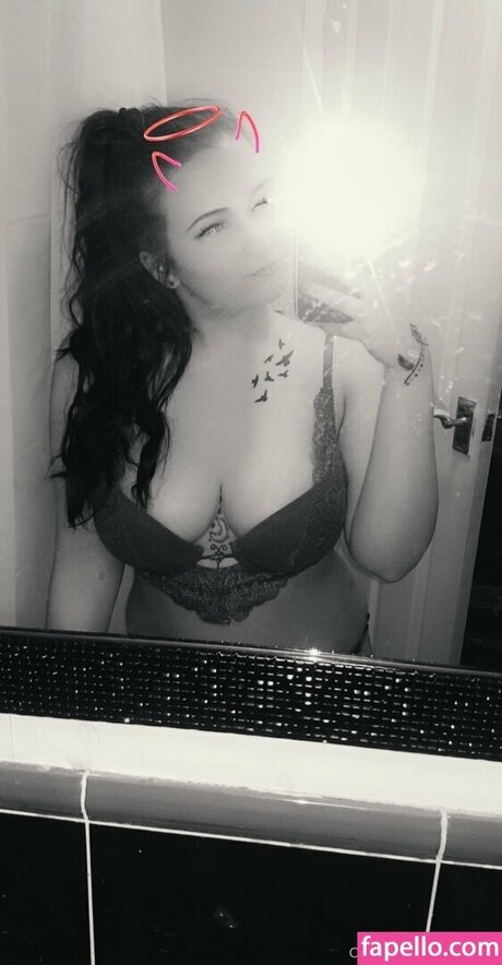 巨乳の黒人女性オンリーファンズ 限定 写真