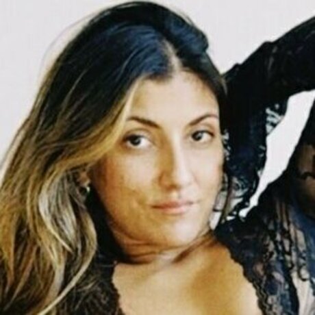 50歳以上のオンリーファンズ アート裸 写真