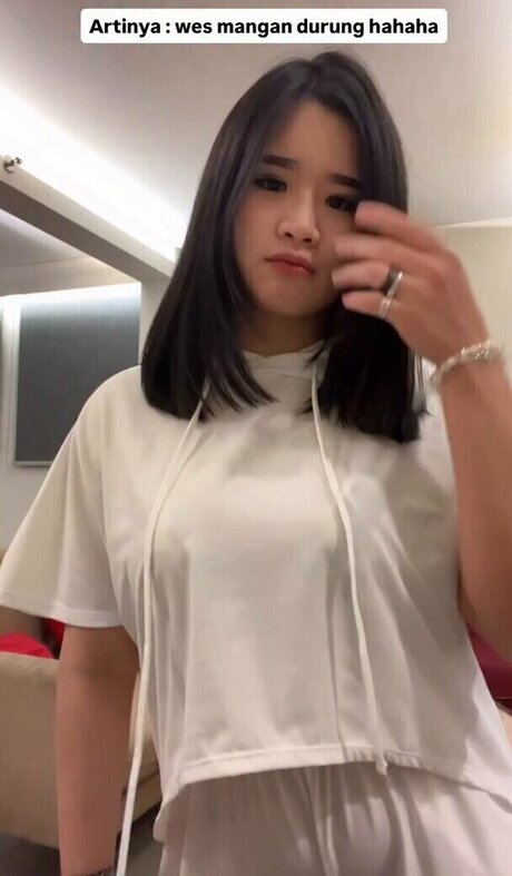 Vania Veronica 裸のスター 画像