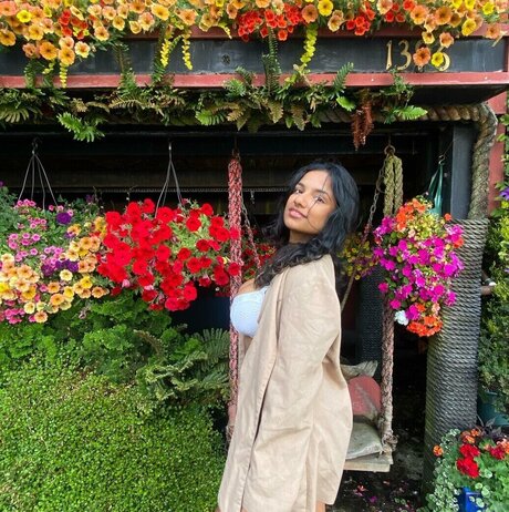 Abby Govindan ホットなモデル 写真