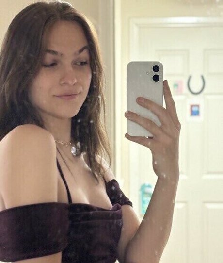 ジンジャートゥインクオンリーファンズ ホットヌード 写真