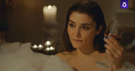 Hande Er el ヌードスター 画像