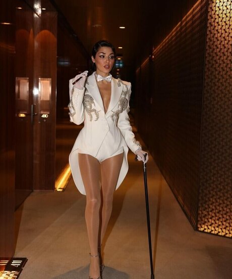 Hande Er el ポルノモデル 写真