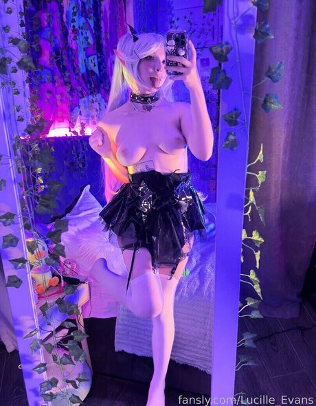 年配の熟女オンリーファンズ セクシー裸 画像