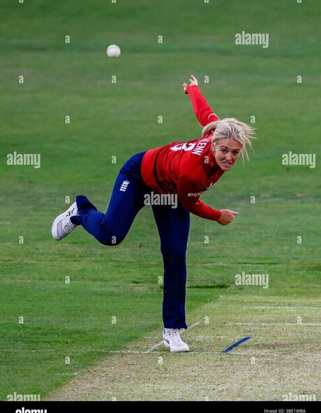 Sarah Glenn ヌードモデル 写真