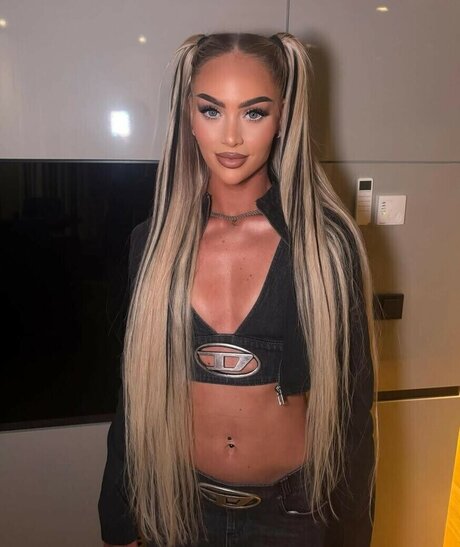 Alisha Lehmann ポルノスター パーフェクト 写真