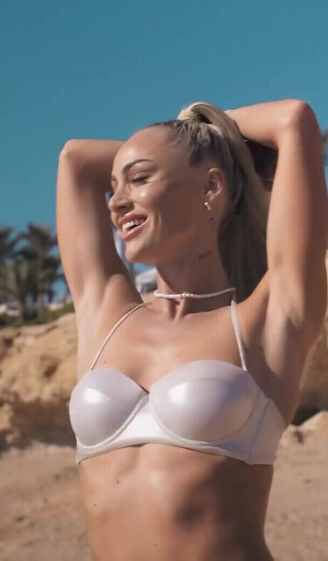 Alisha Lehmann 無料女優 写真