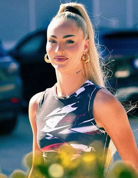 Alisha Lehmann 美しいモデル 写真