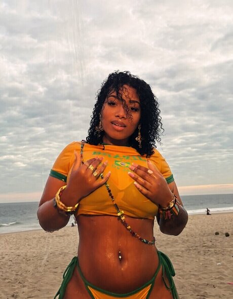 kortynie アダルトスター ギャラリー