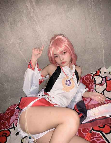 足ヌードオンリーファンズ トップ 画像