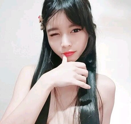 19歳のOnlyFans 美しい裸 写真