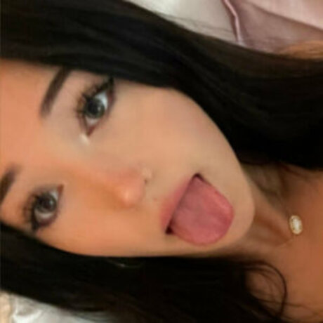 Barelyemily Keytobea エロティックなポルノスター 写真