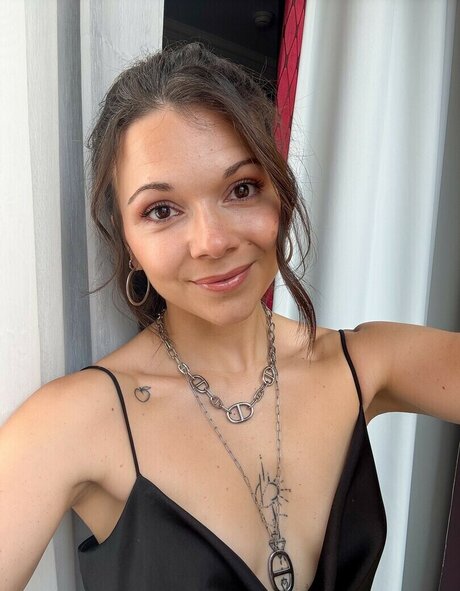 ポーグ xxx オンリーファンズ 可愛い 写真