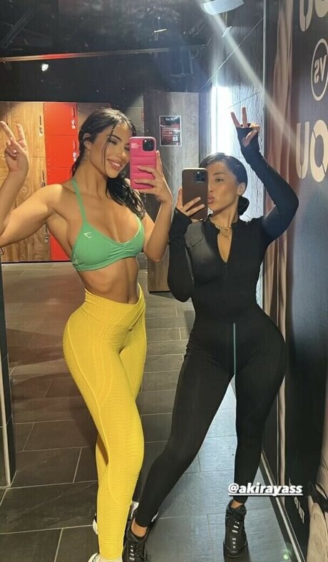 ジム オンリーファンズ エロチック アーカイブ