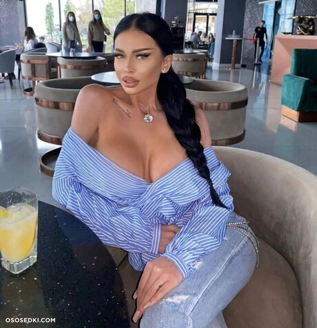 19歳のOnlyFans 美しいxxx 写真