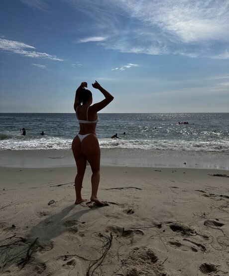 逆騎乗位 オンリーファンズ ホット裸 画像