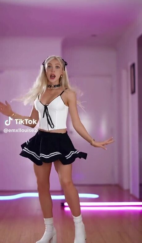 Emma Xlouise ポルノスター アート 画像