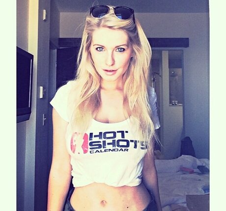 女装オンリーファン ポルノグラフィック 画像