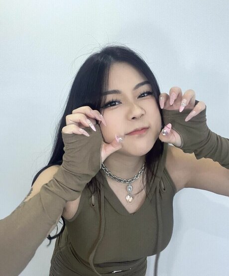 Hanavocado xxxポルノスター アーカイブ