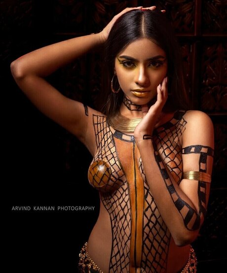 Aurora Sinclair ヌードモデル 写真