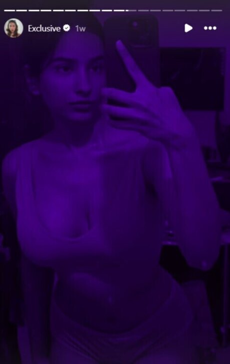 Aurora Sinclair ヌードスター 写真