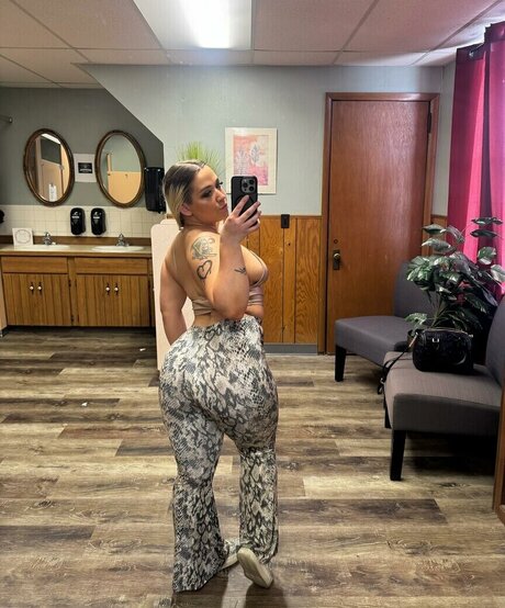 Ivy Malibu ヌード女優 写真