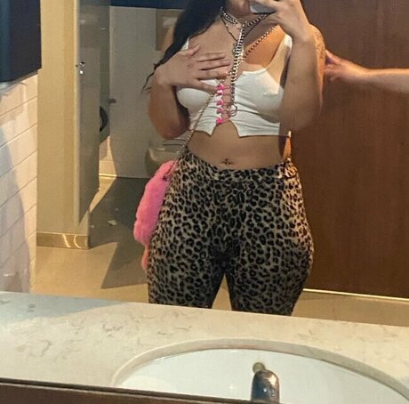 痩せたティーンのオンリーファンズ 無料セクシー ギャラリー